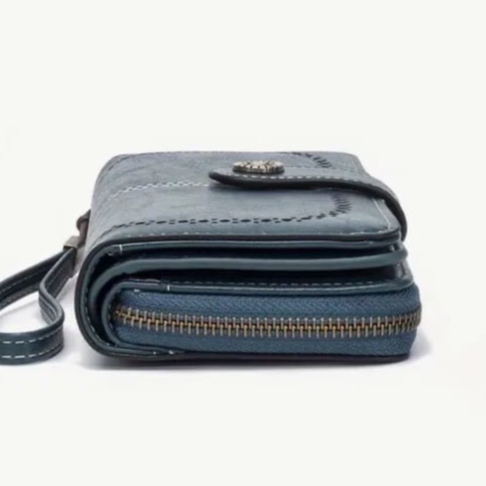 RFID Tri-Fold Wristlet Wallet - Picture 10 of 11